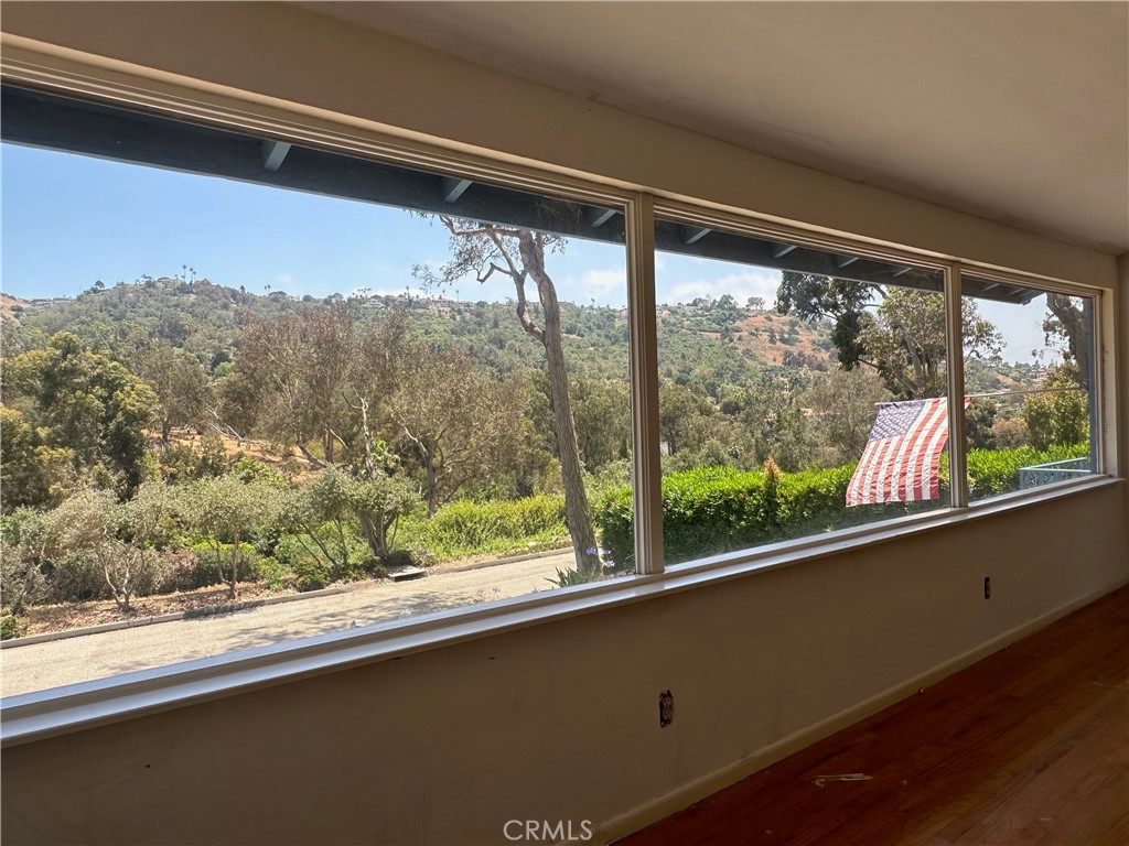 2737 Palos Verdes Drive N