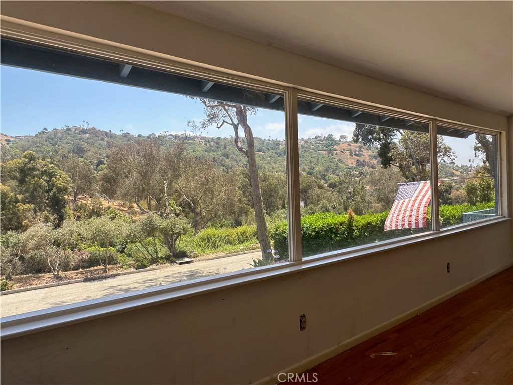 2737 Palos Verdes Drive N