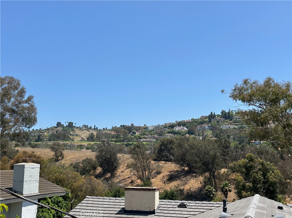 2737 Palos Verdes Drive N