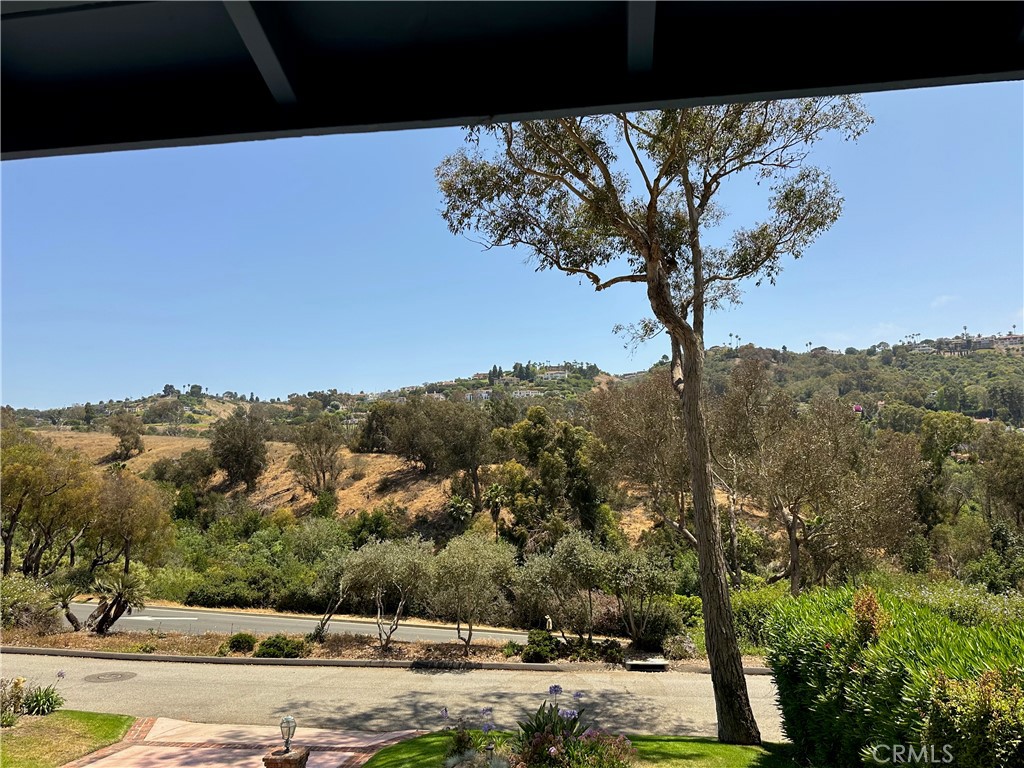 2737 Palos Verdes Drive N