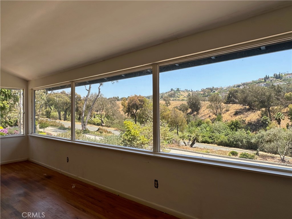 2737 Palos Verdes Drive N