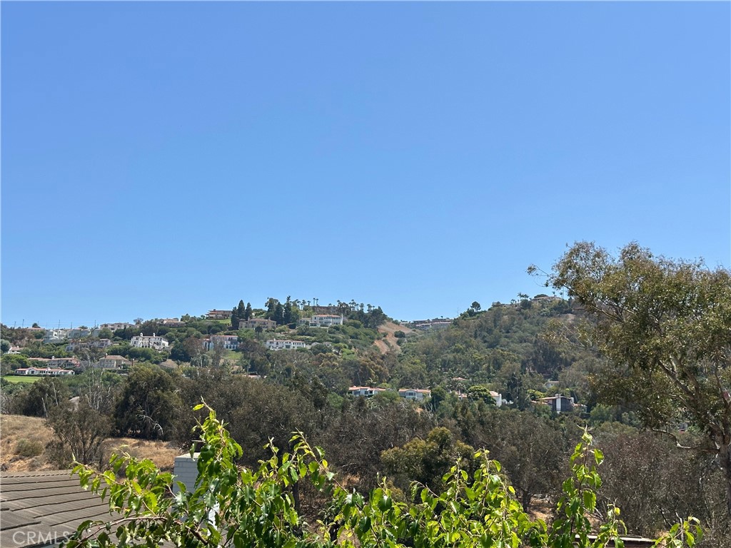 2737 Palos Verdes Drive N