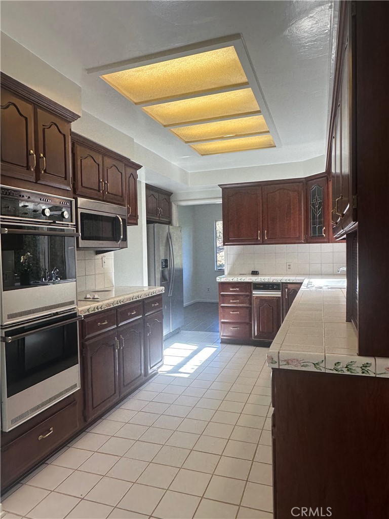 2737 Palos Verdes Drive N