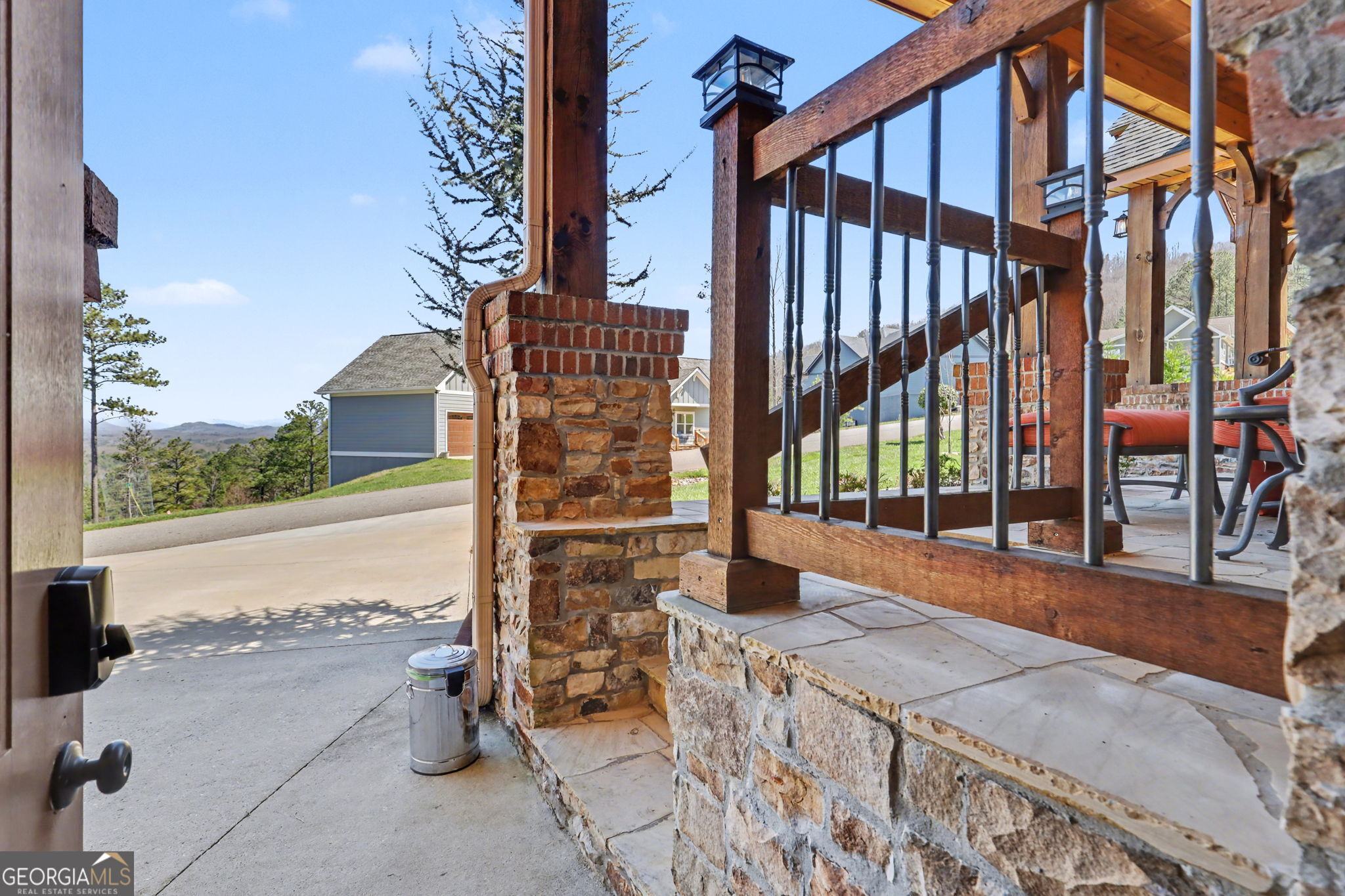 899 RIDGE POINTE Way