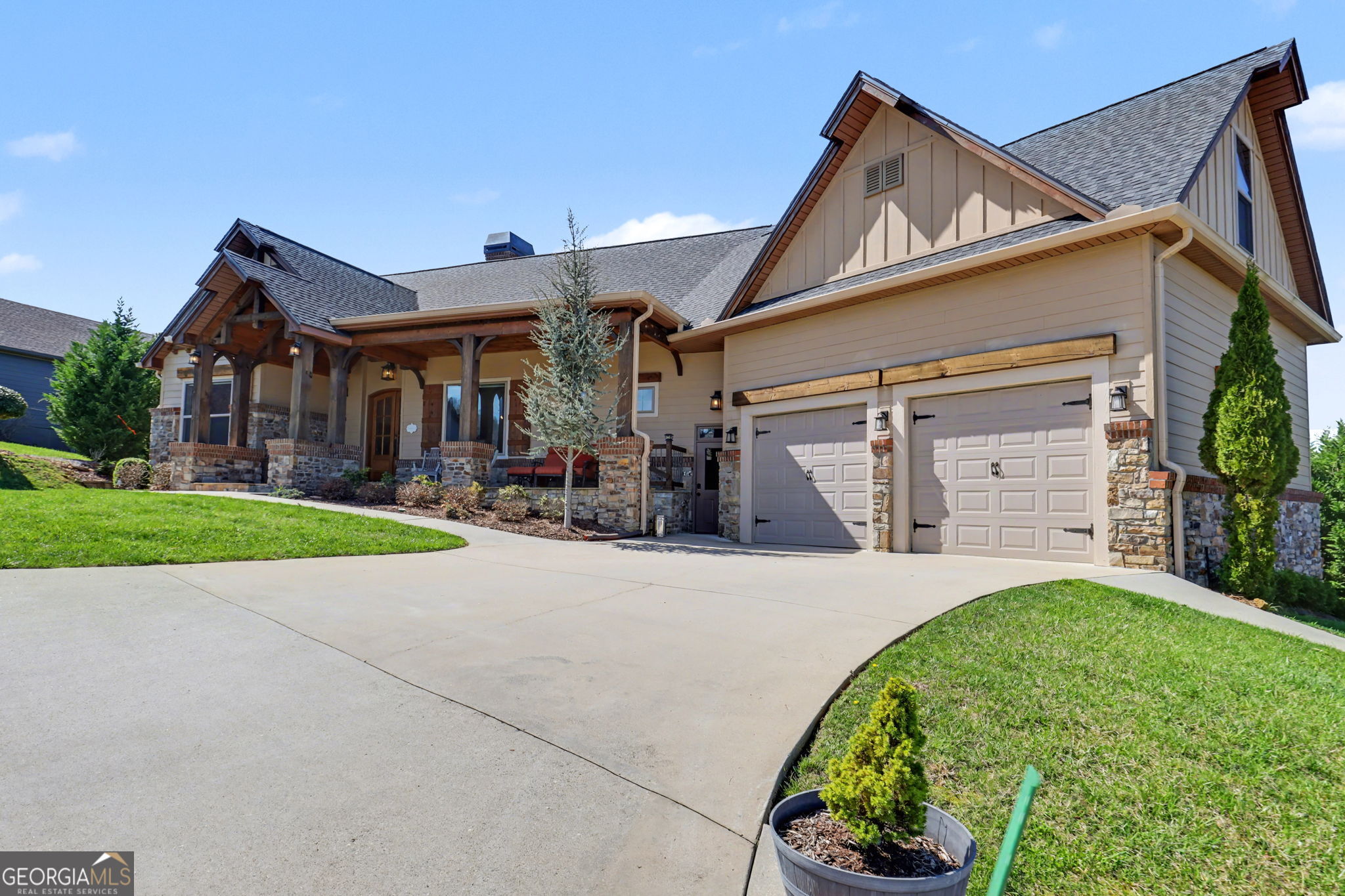 899 RIDGE POINTE Way