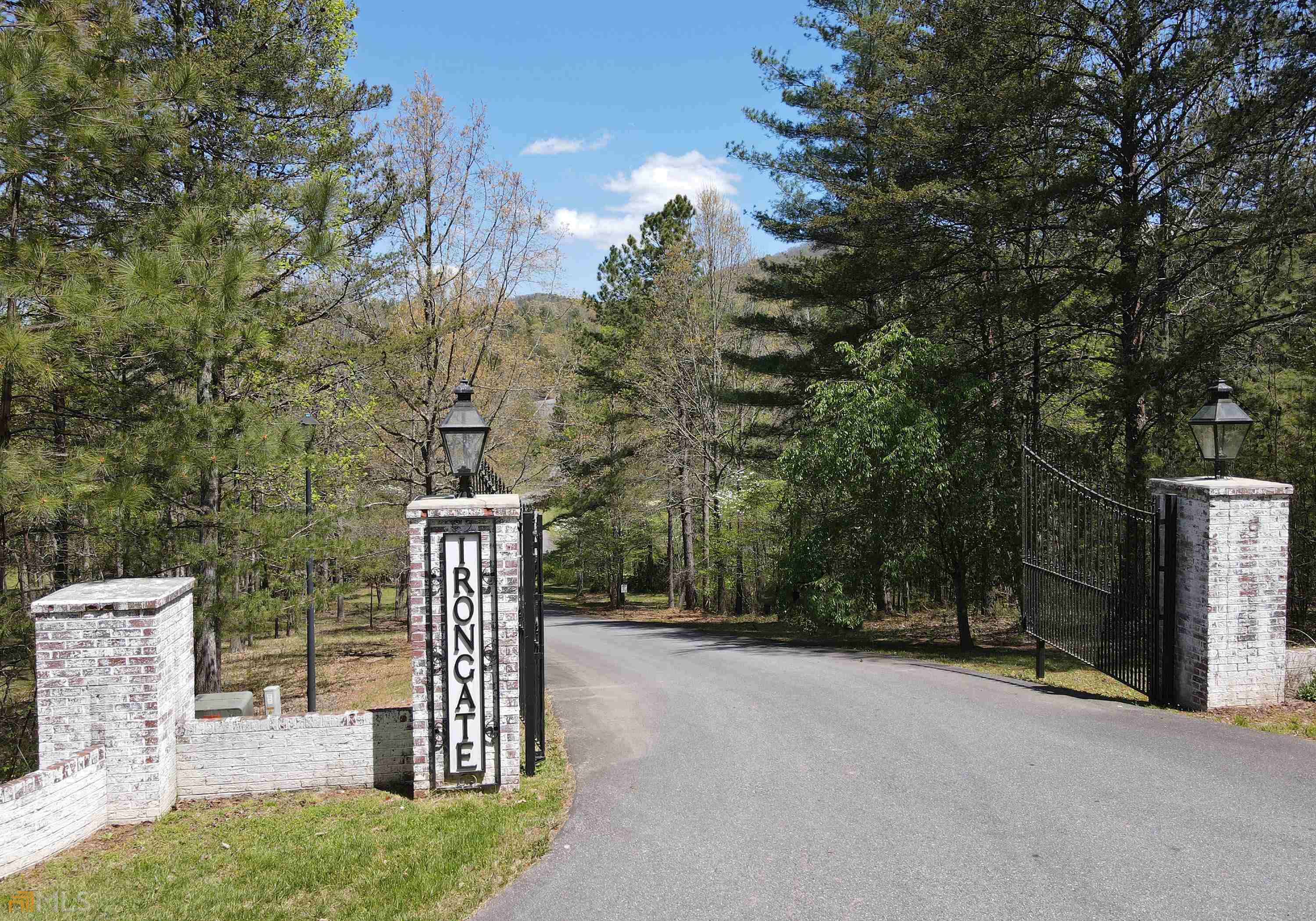 LOT 17 Iron Gate