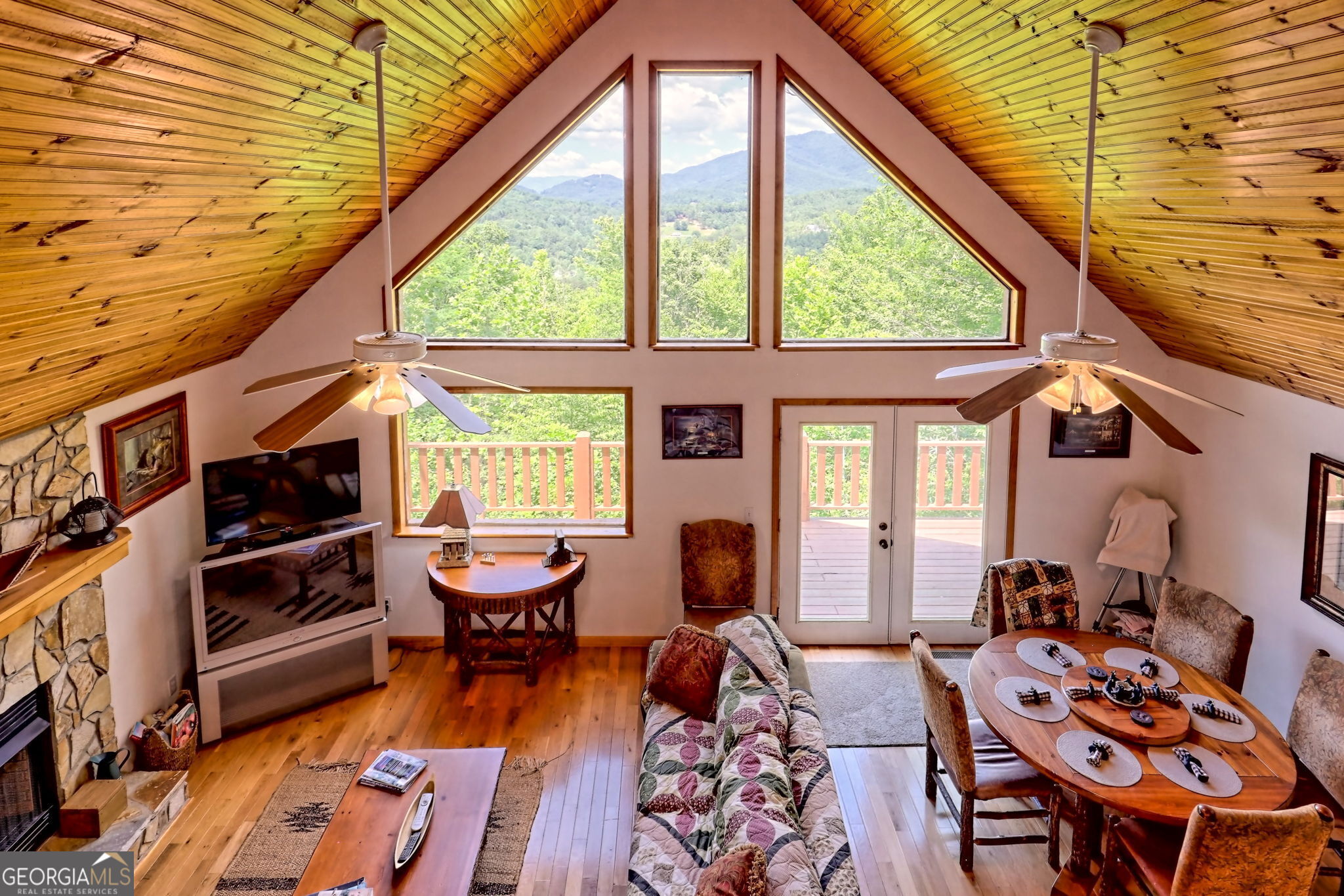 470 Raccoon Ridge