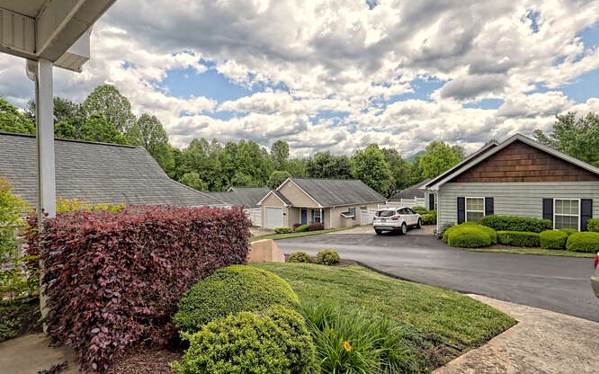 406 Longview Circle