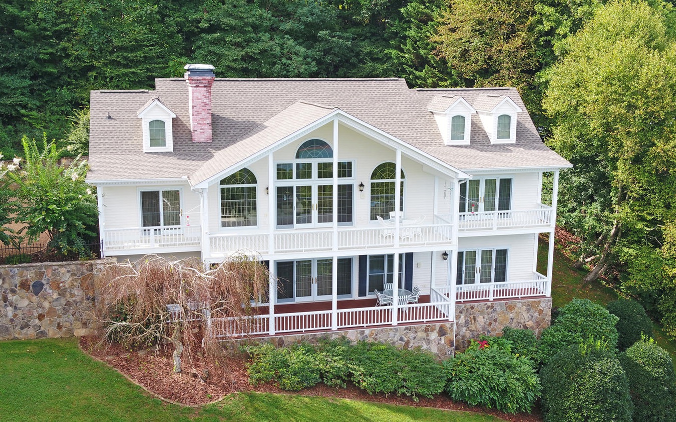 1067 Robin Ridge Lane