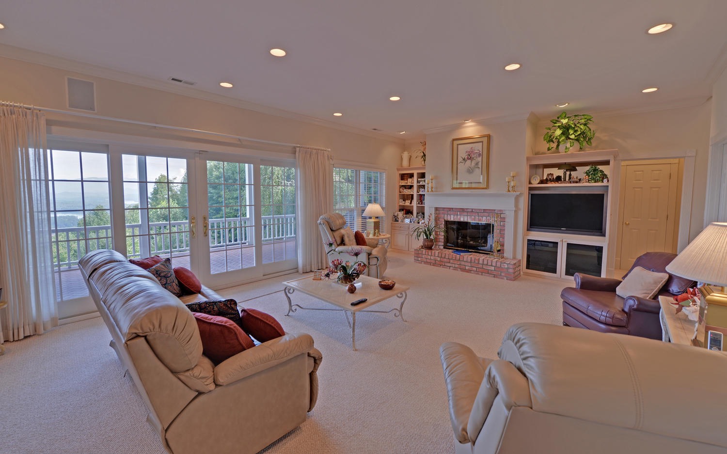 1067 Robin Ridge Lane