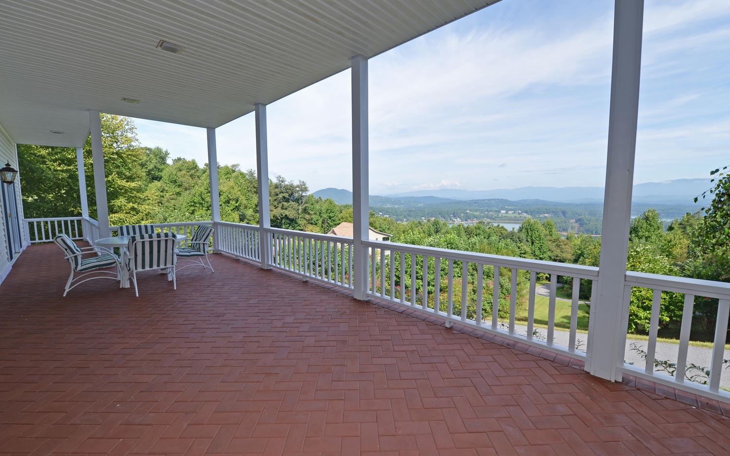 1067 Robin Ridge Lane