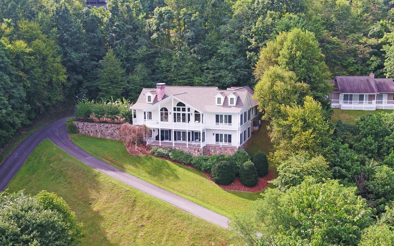 1067 Robin Ridge Lane