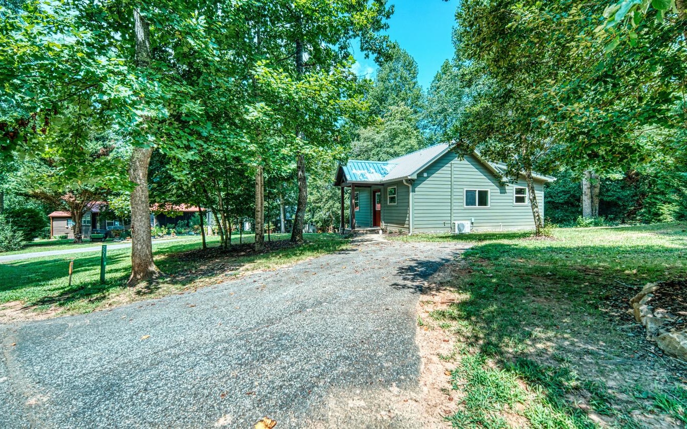 251 Chimney Ridge