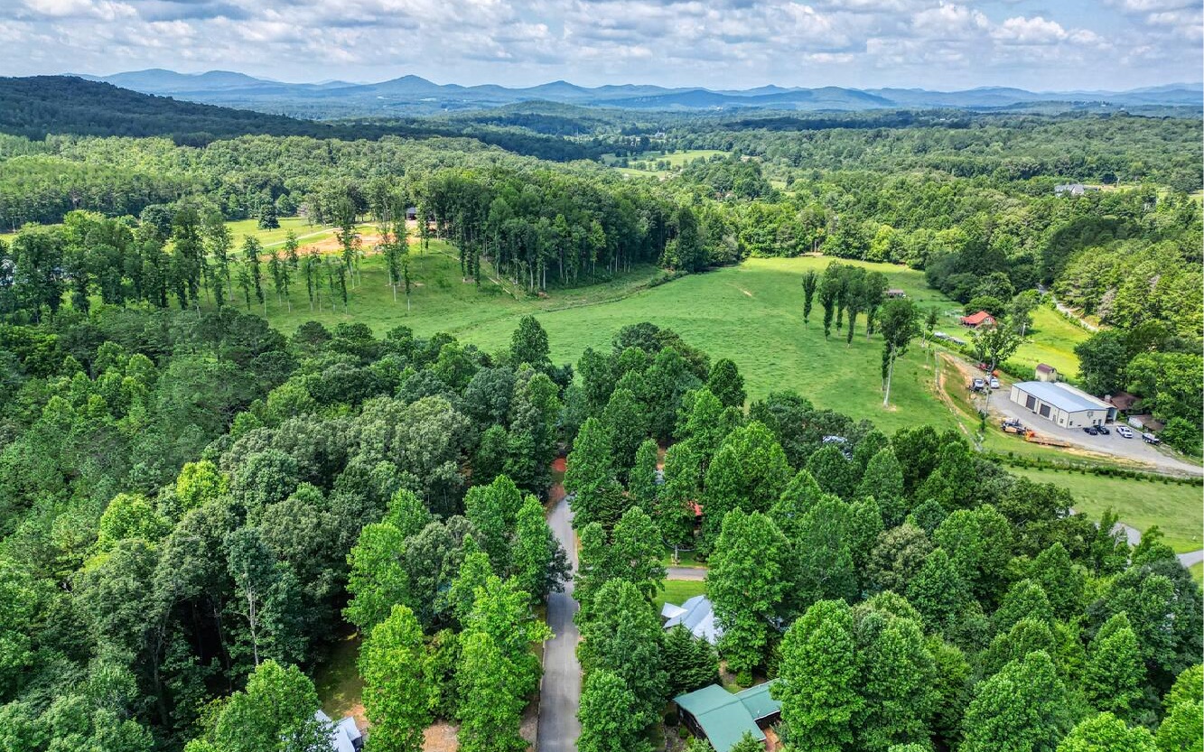 251 Chimney Ridge