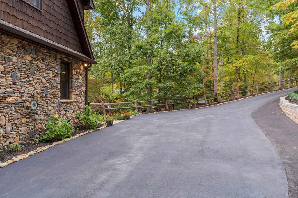 518 Toccoa River Forest