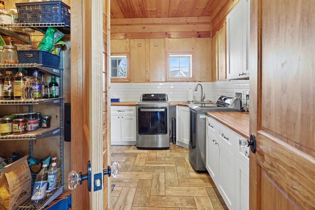 899 Ridge Pointe Way