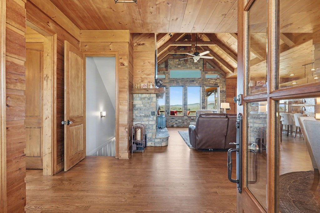 899 Ridge Pointe Way