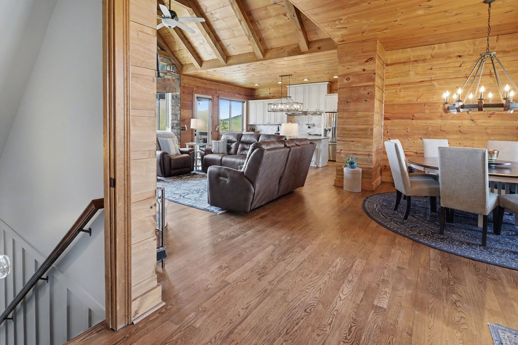 899 Ridge Pointe Way