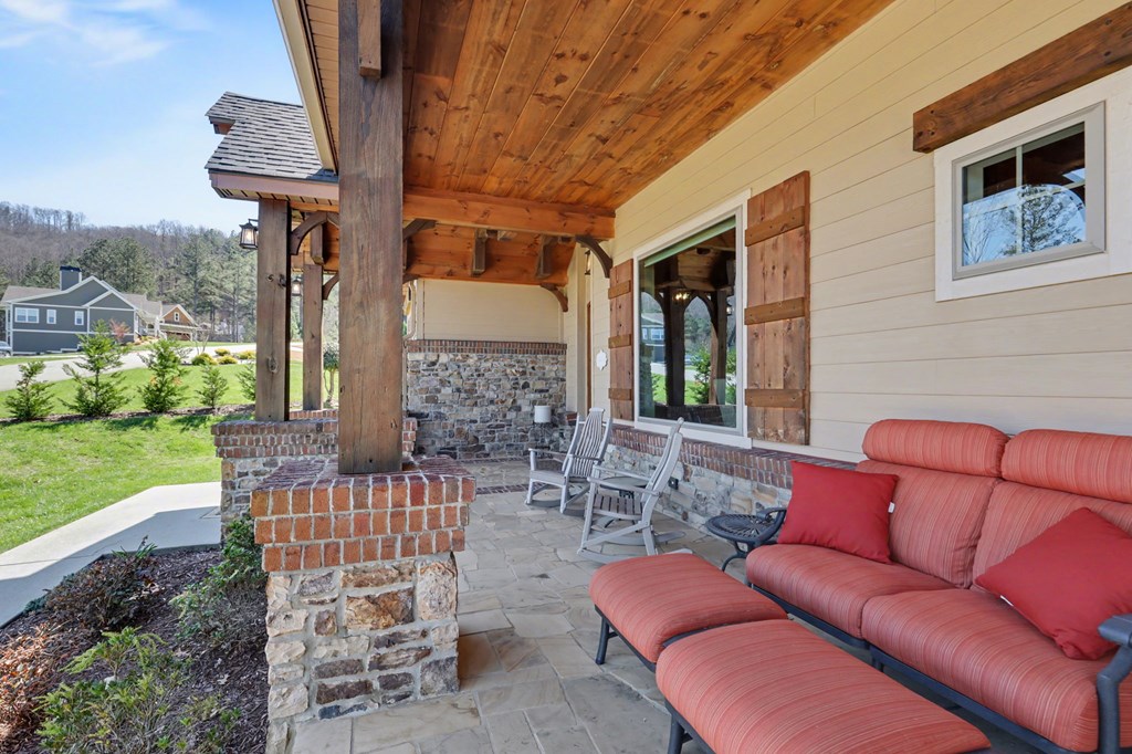 899 Ridge Pointe Way