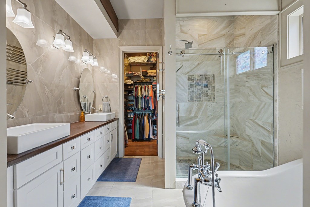 899 Ridge Pointe Way