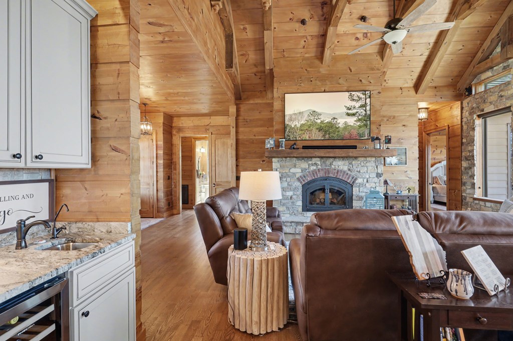 899 Ridge Pointe Way