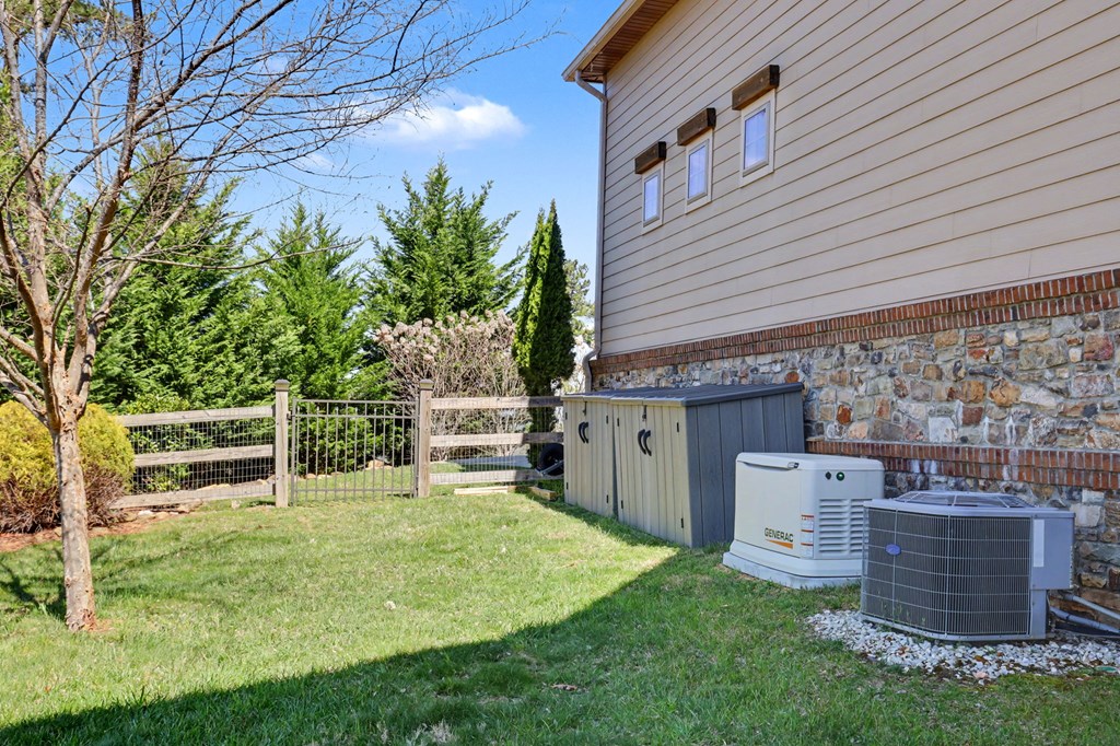 899 Ridge Pointe Way