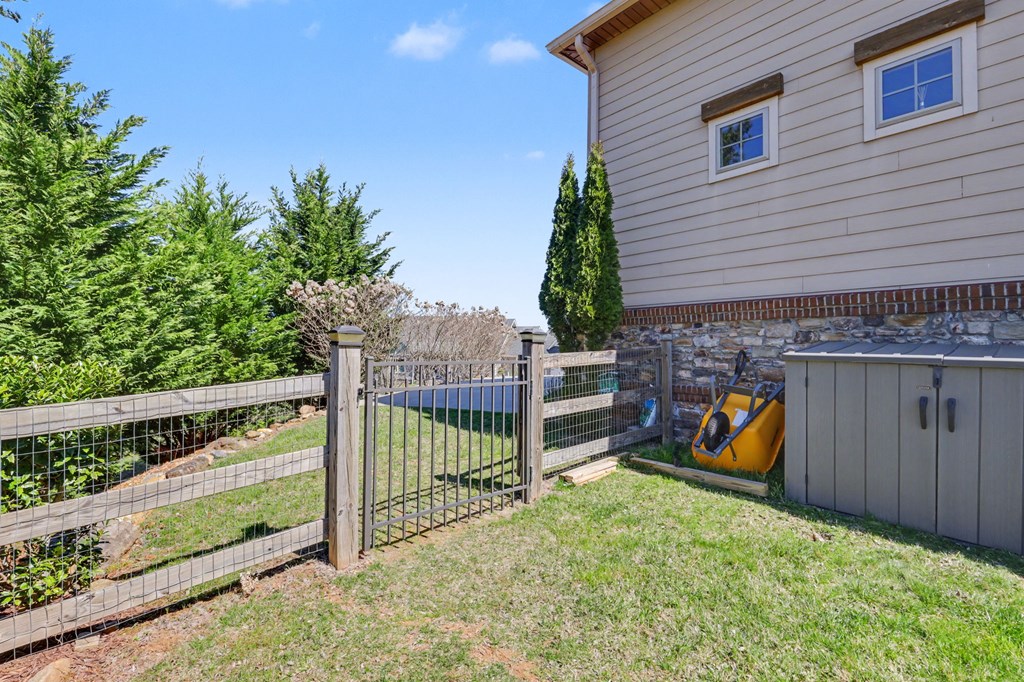 899 Ridge Pointe Way