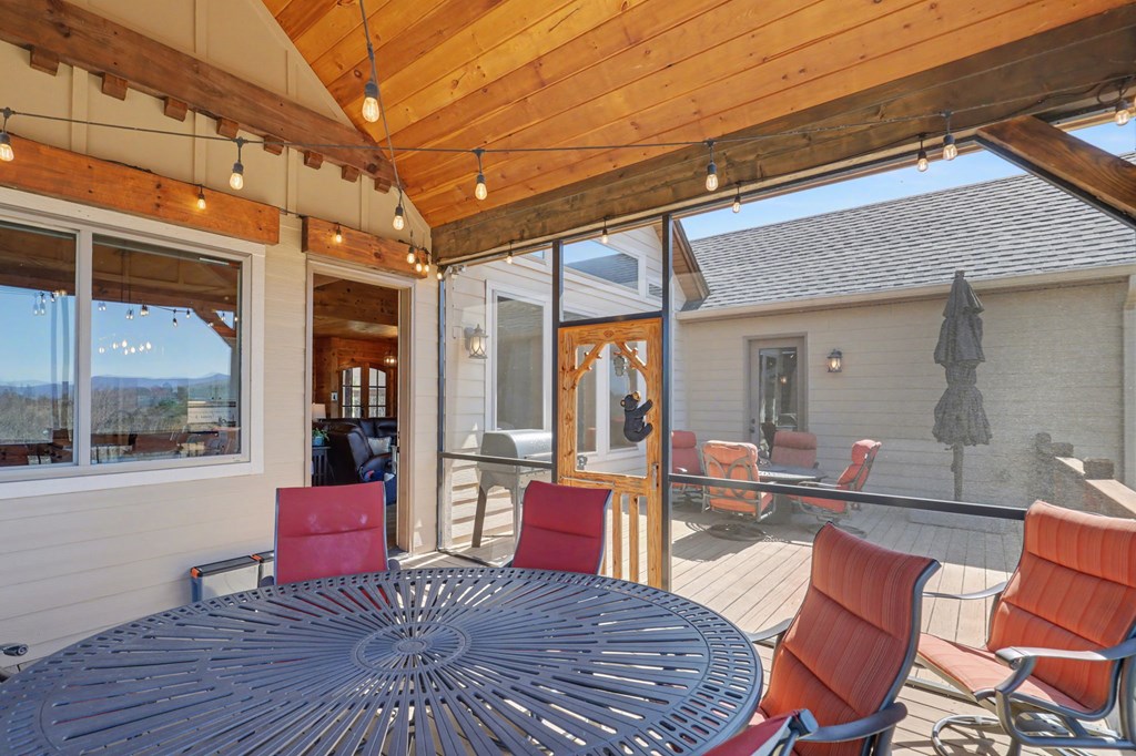 899 Ridge Pointe Way