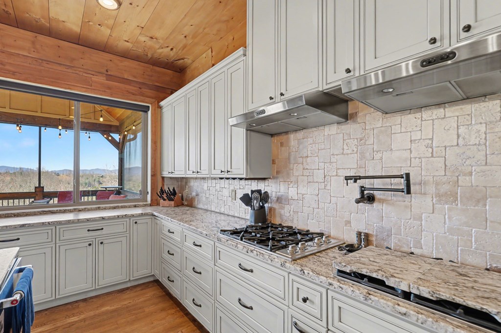 899 Ridge Pointe Way