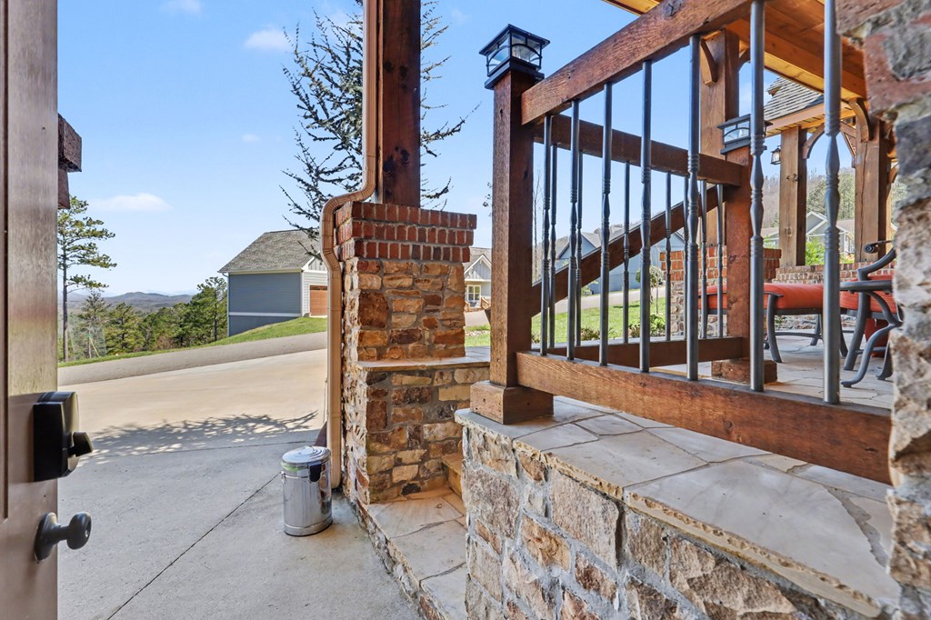 899 Ridge Pointe Way