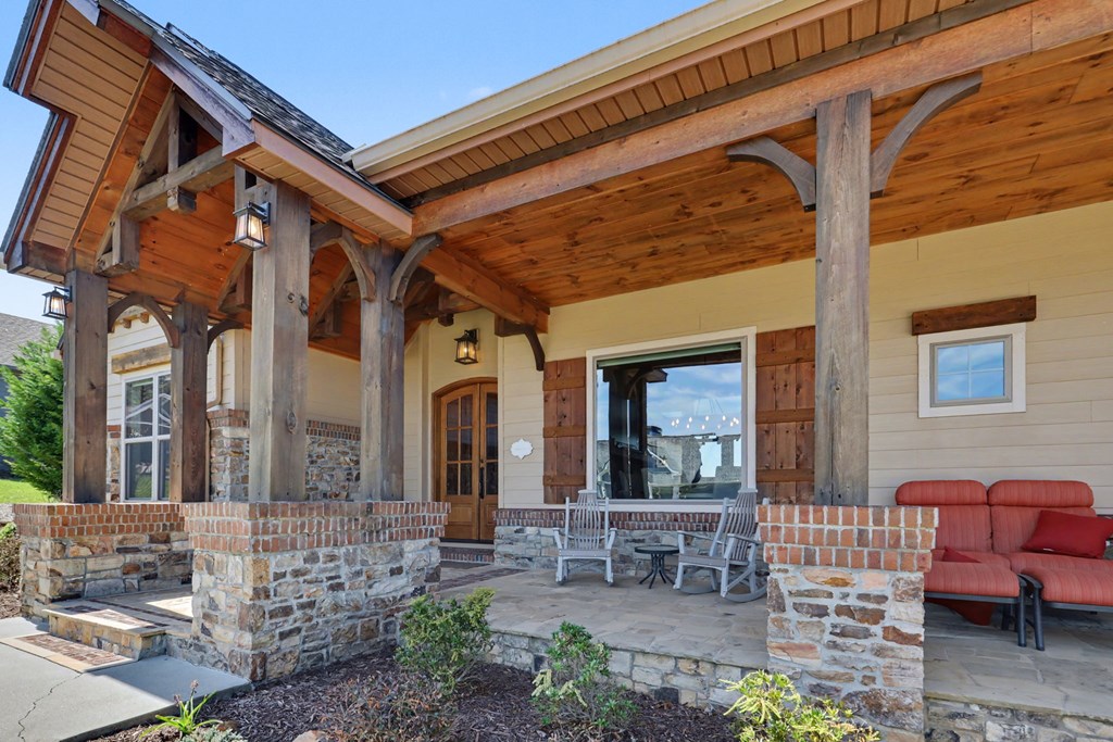 899 Ridge Pointe Way