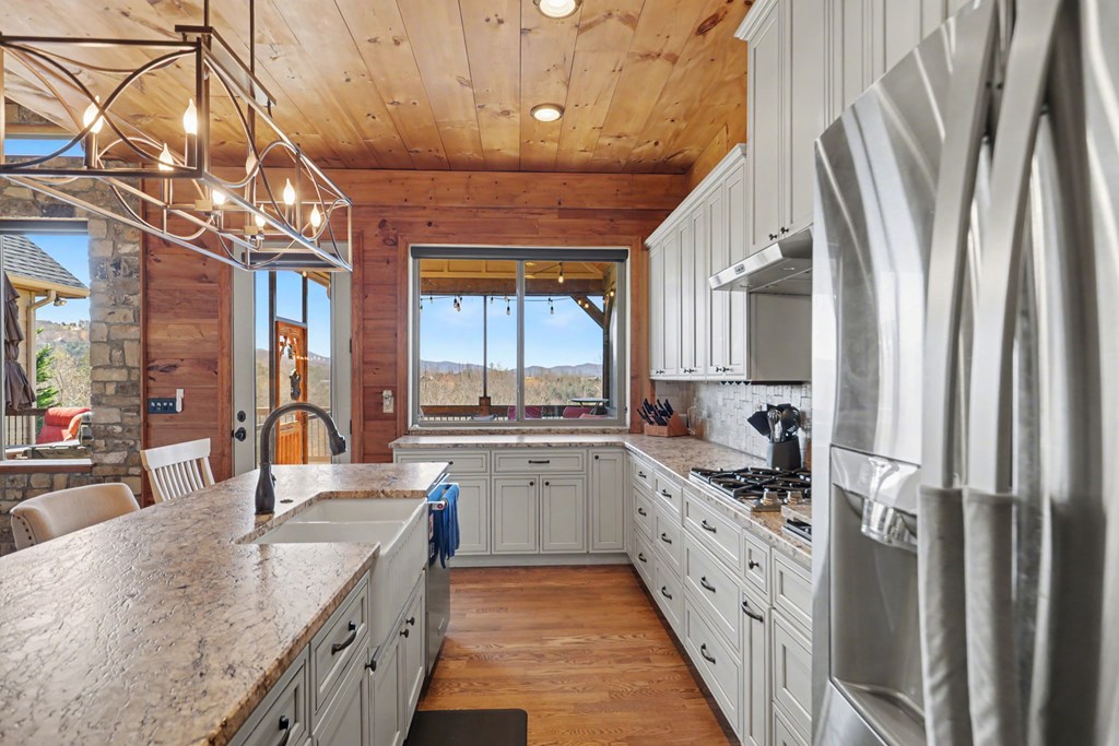 899 Ridge Pointe Way