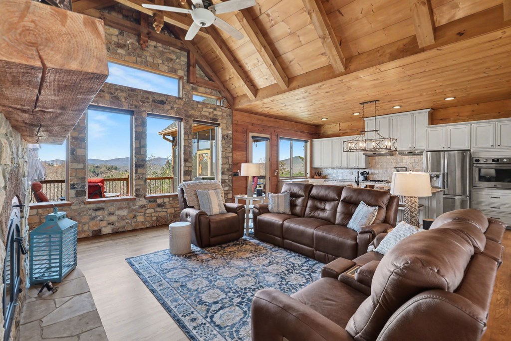 899 Ridge Pointe Way