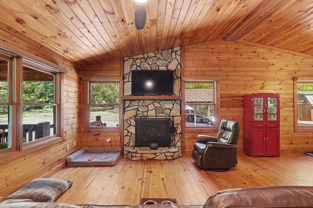 8 Stoney Brook Trail