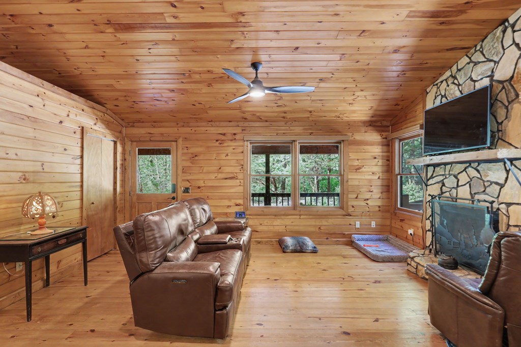8 Stoney Brook Trail