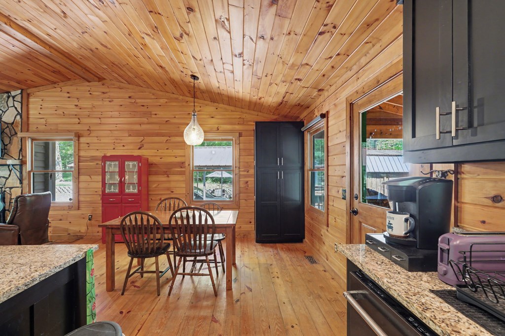 8 Stoney Brook Trail