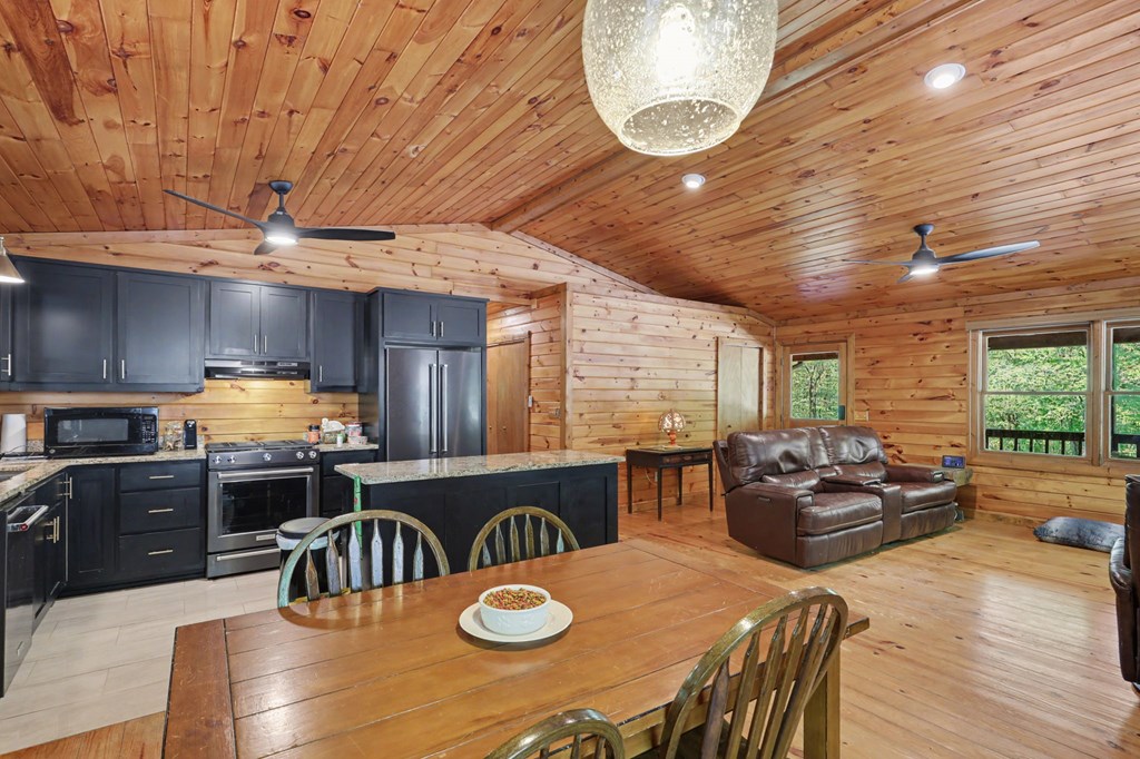 8 Stoney Brook Trail
