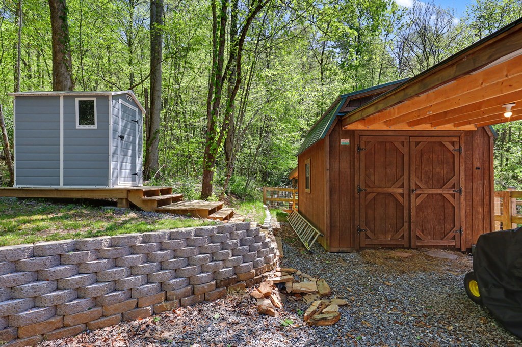 8 Stoney Brook Trail