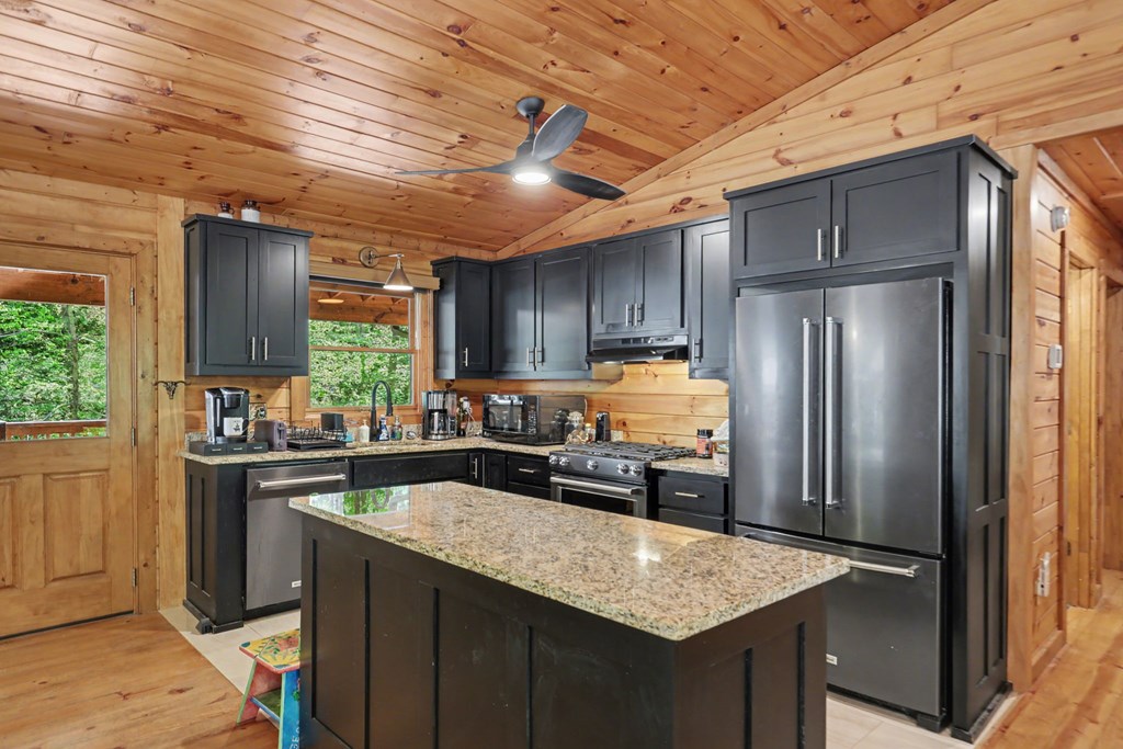 8 Stoney Brook Trail