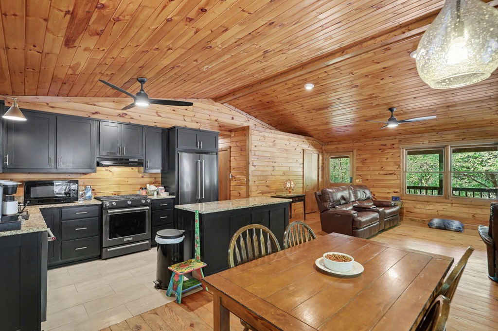 8 Stoney Brook Trail