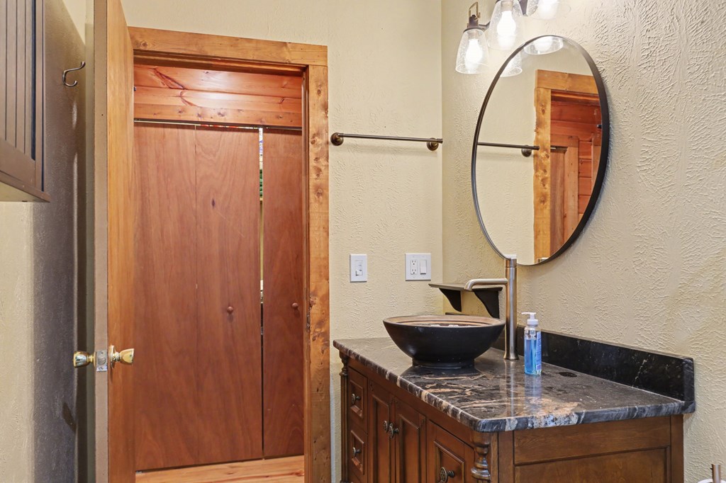 8 Stoney Brook Trail