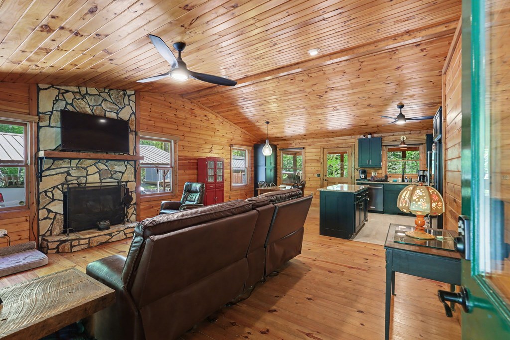 8 Stoney Brook Trail
