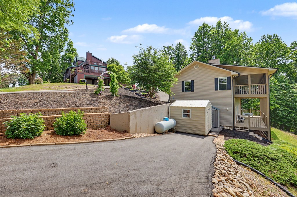 1157 Summit Way