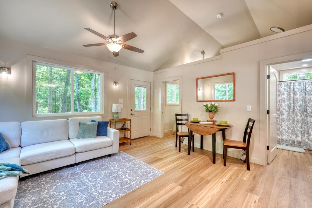 246 Chimney Ridge