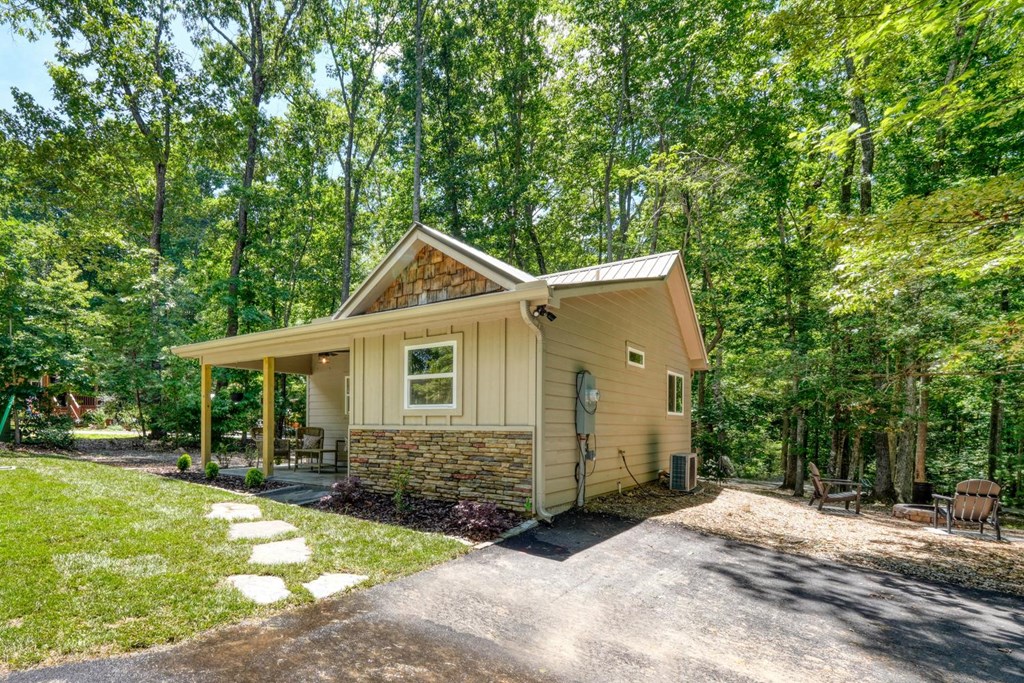 246 Chimney Ridge
