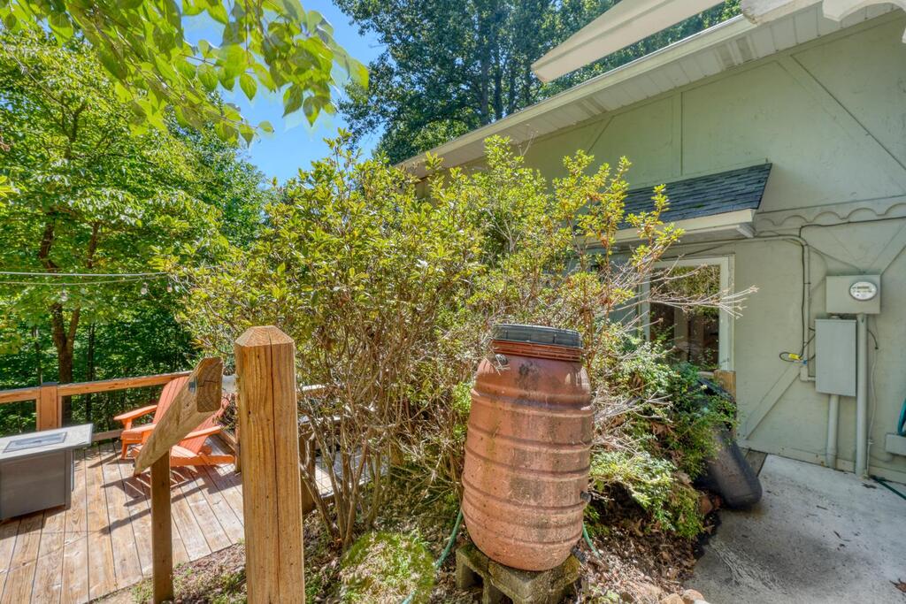 1710 Summit Trail