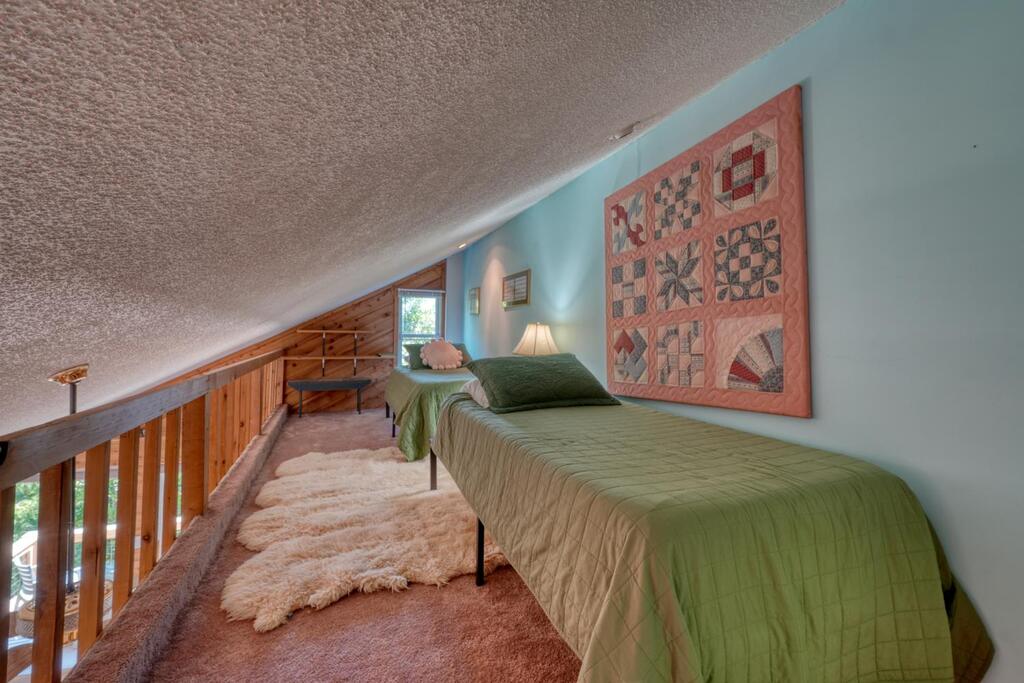 1710 Summit Trail