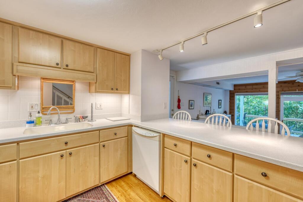 1710 Summit Trail