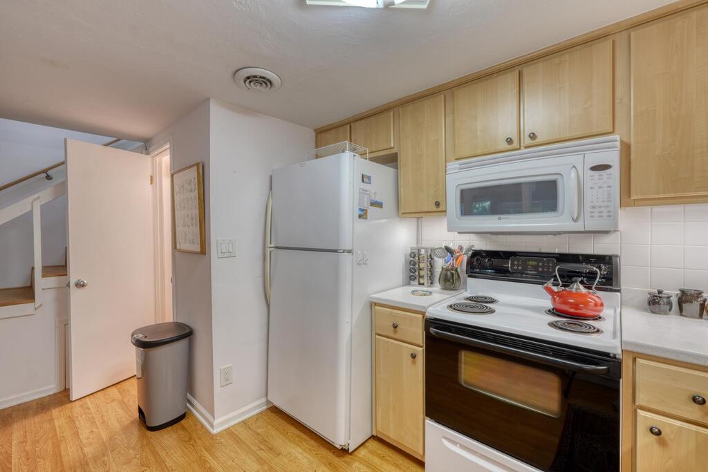 1710 Summit Trail