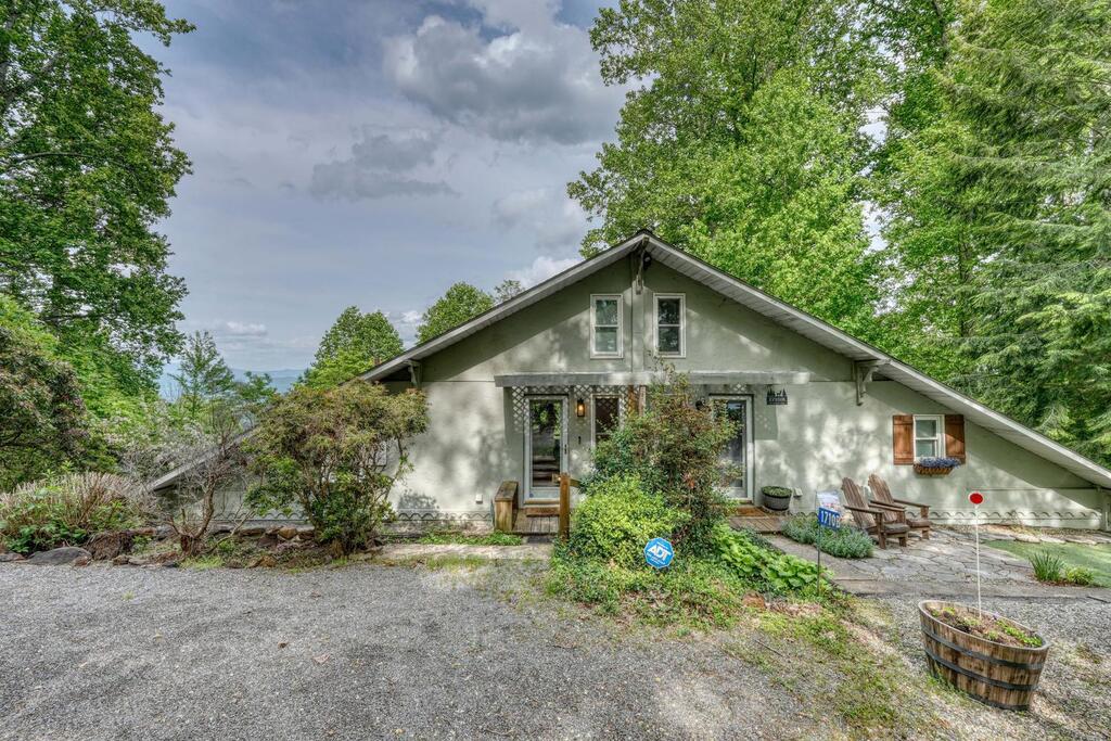 1710 Summit Trail